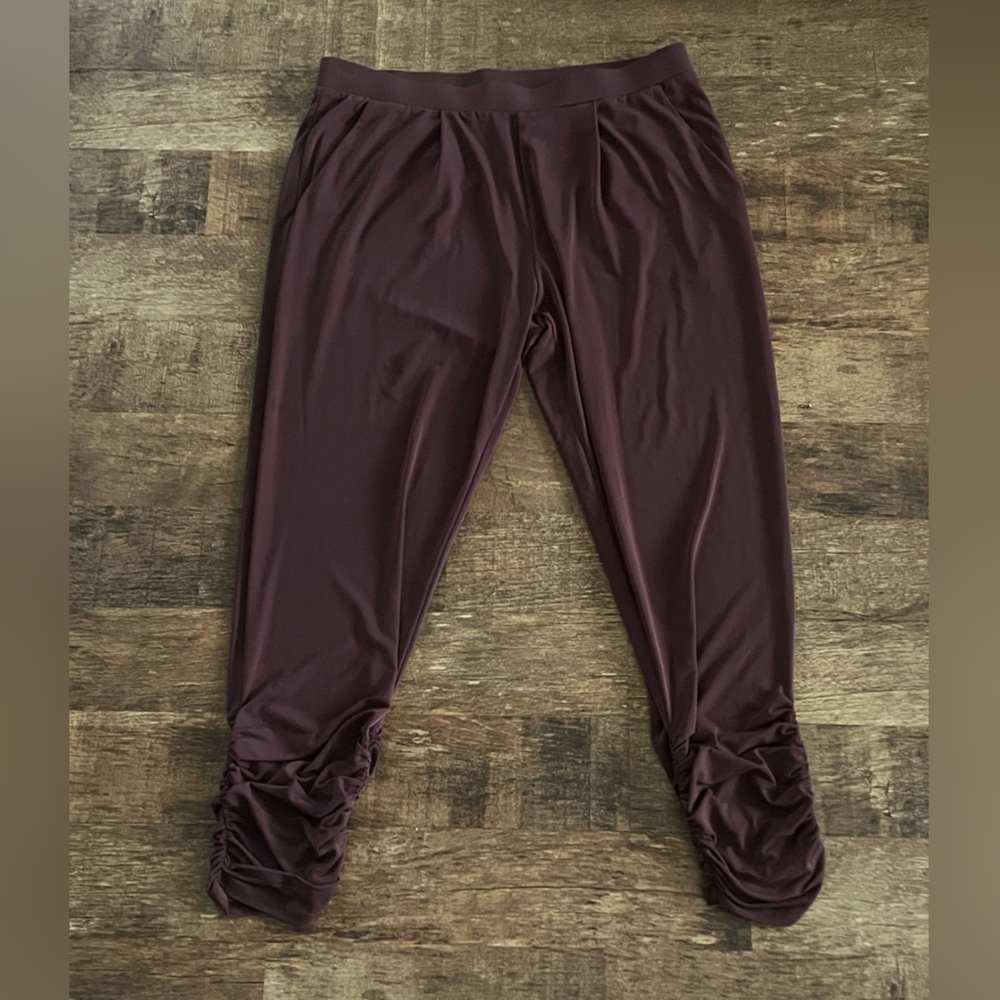 Burgundy Maroon Express Leggings with Scrunched Ends Size Medium